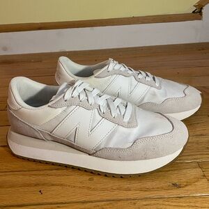 New Balance 237 Sneaker White - Women's sz 9
